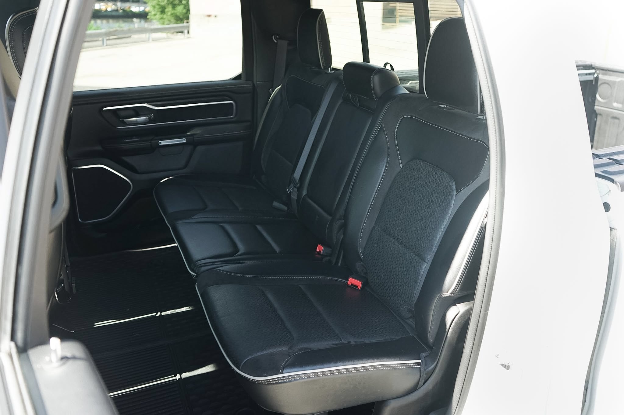 Used 2023 RAM 1500 Laramie AWD/4WD image 33