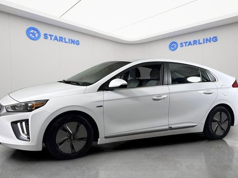 Used 2020 Hyundai Ioniq SE image 2