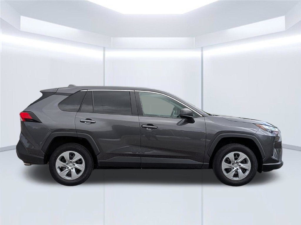 Used 2023 Toyota RAV4 LE AWD/4WD image 9