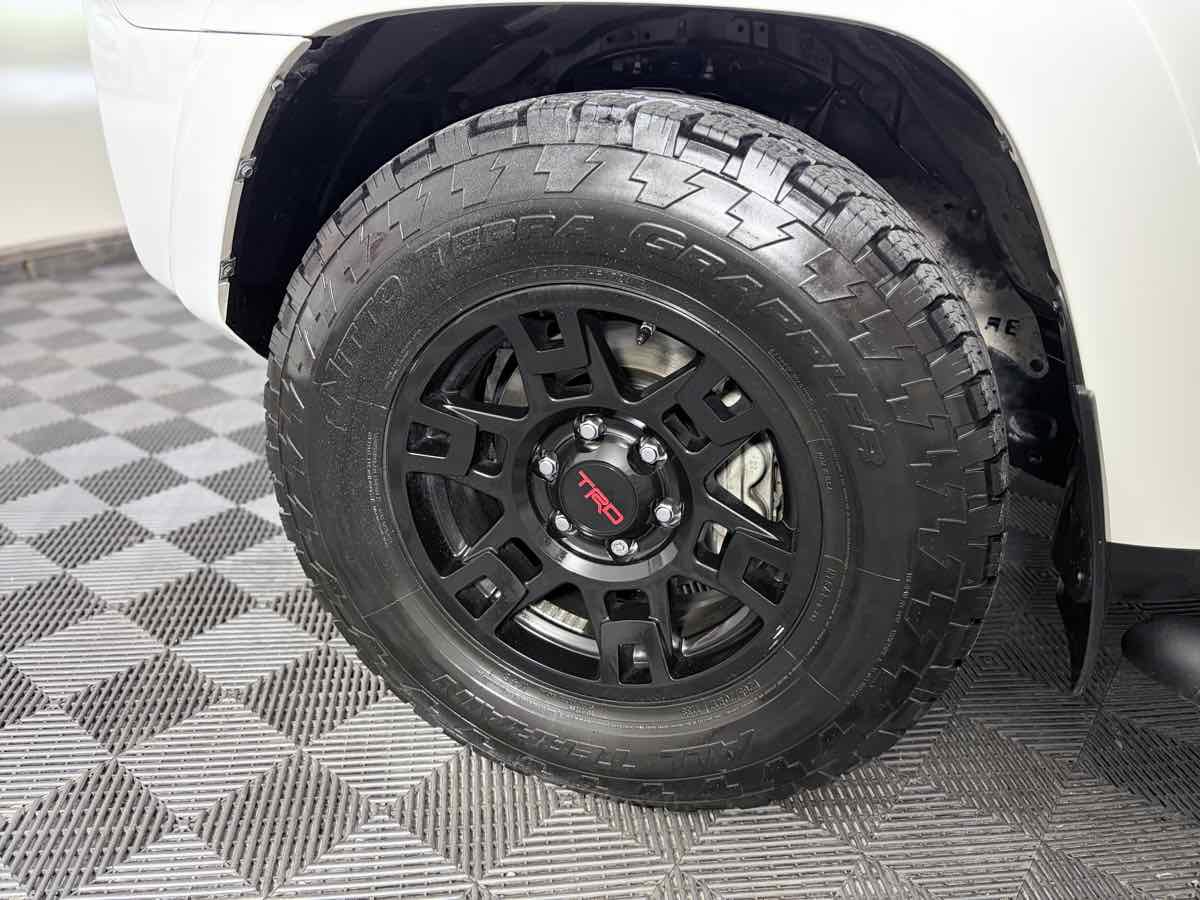 Used 2021 Toyota 4Runner SR5 Premium w/ Moonroof Package RWD image 10