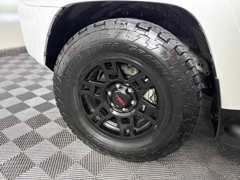 Used 2021 Toyota 4Runner SR5 Premium w/ Moonroof Package RWD image 10