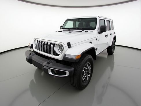 Used 2025 Jeep Wrangler Sahara image 3