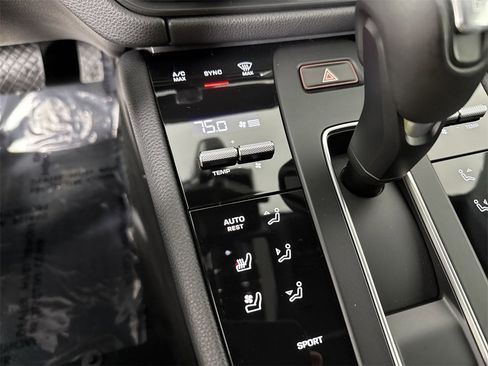 Certified 2025 Porsche Macan image 31