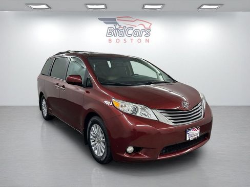 Used 2016 Toyota Sienna XLE w/ Outdoor Package image 3