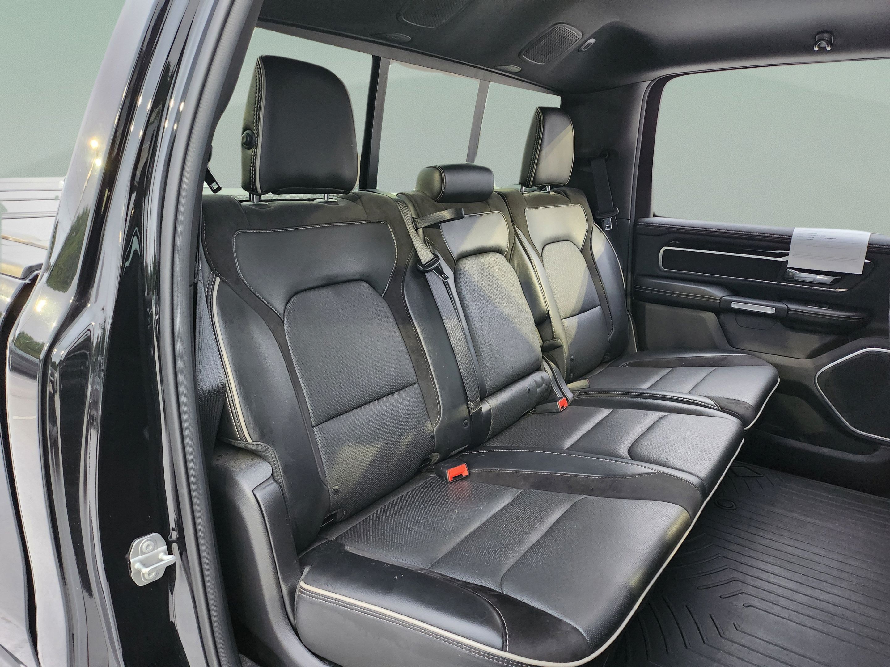 Used 2019 RAM 1500 Laramie w/ Sport Appearance Package AWD/4WD image 23