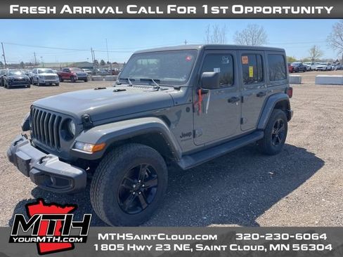 Used 2022 Jeep Wrangler Unlimited Sahara AWD/4WD image 6