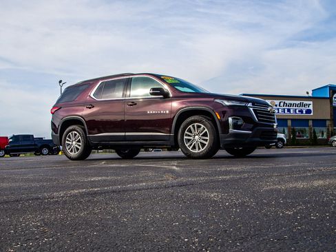 Used 2023 Chevrolet Traverse LT image 9