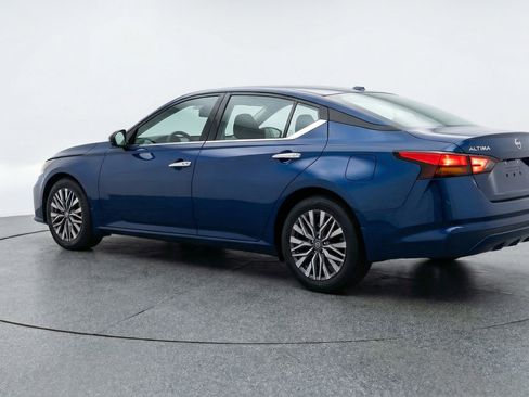 Used 2025 Nissan Altima 2.5 SV image 6