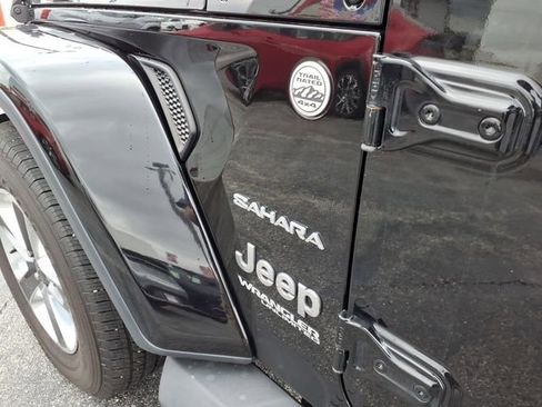 Used 2020 Jeep Wrangler Unlimited Sahara w/ Uconnect 4C Nav & Sound Group AWD/4WD image 10