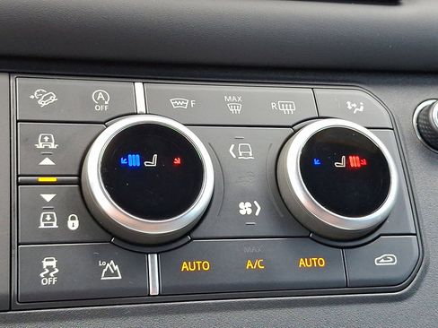 Certified 2025 Land Rover Defender 130 X-Dynamic SE image 24