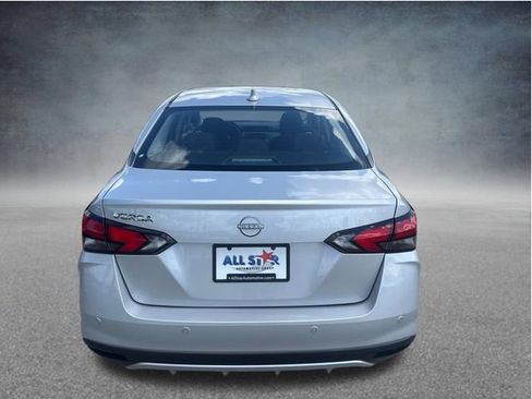 Used 2025 Nissan Versa SV FWD image 9