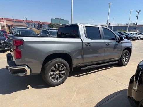 Used 2021 Chevrolet Silverado 1500 LT AWD/4WD image 4