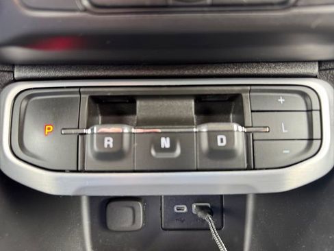 Used 2021 GMC Acadia SLE w/ Driver Convenience Package AWD/4WD image 17
