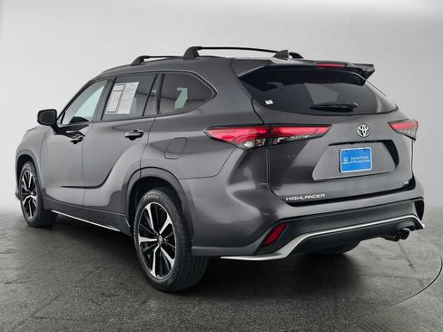 Used 2021 Toyota Highlander XSE FWD image 5