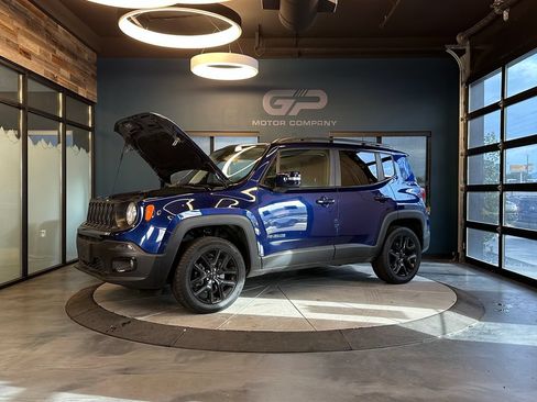 Used 2018 Jeep Renegade Altitude w/ UConnect 8.4 Nav Group AWD/4WD image 23