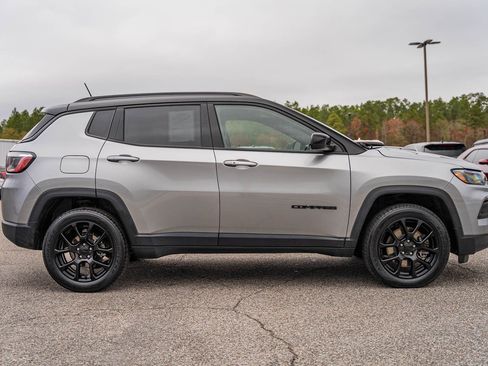 Used 2023 Jeep Compass Altitude image 8
