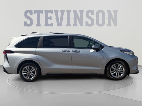 Used 2021 Toyota Sienna Limited AWD/4WD image 6