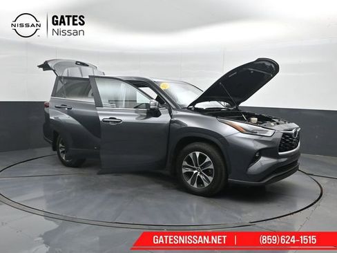 Used 2024 Toyota Highlander XLE AWD/4WD image 61
