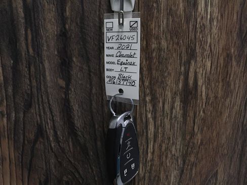 Used 2021 Chevrolet Equinox LT w/ Driver Convenience Package image 11