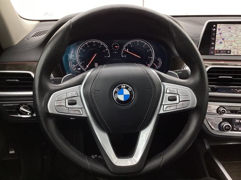 Used 2019 BMW 740i xDrive image 32