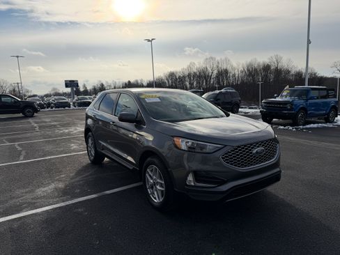 Certified 2024 Ford Edge SEL w/ Convenience Package AWD/4WD image 3