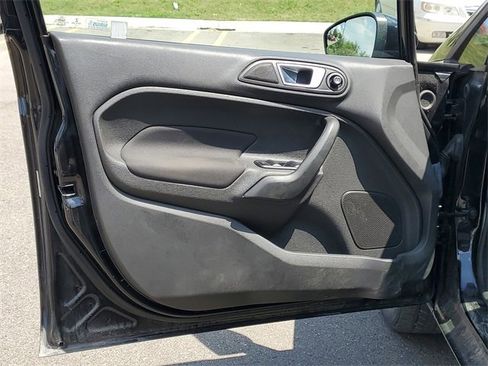 Used 2014 Ford Fiesta SE w/ Equipment Group 201A image 8