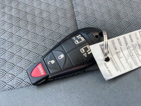 Used 2010 Dodge Grand Caravan SXT image 32