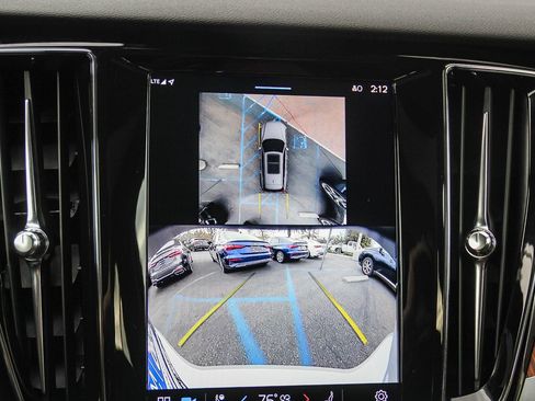 Used 2025 Volvo V60 B5 Cross Country Plus image 26