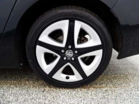 Used 2016 Toyota Prius Three Touring image 21