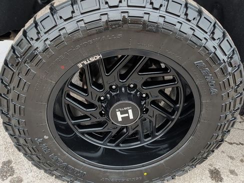 Used 2022 GMC Sierra 2500 AT4 w/ AT4 Preferred Package image 10