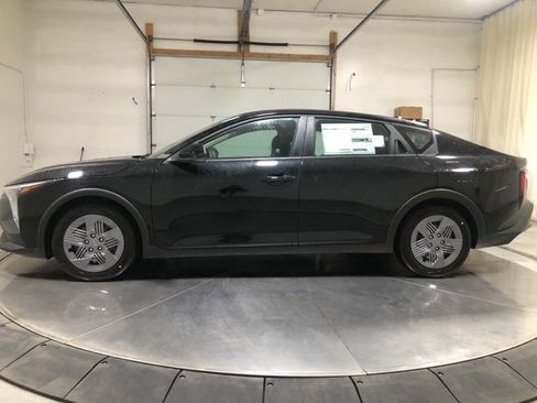 New 2025 Kia K4 LX image 4