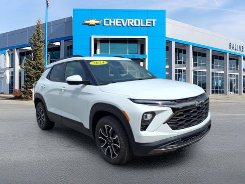 Used 2024 Chevrolet TrailBlazer ACTIV w/ Convenience Package AWD/4WD image 1