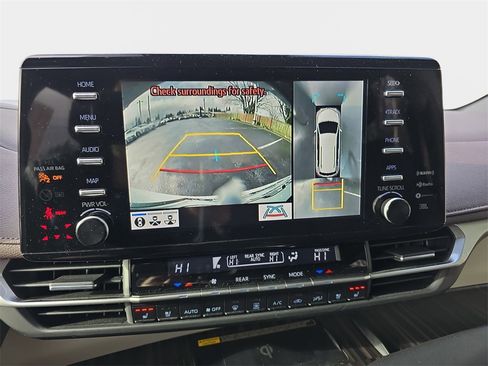 Used 2024 Toyota Sienna Platinum image 27