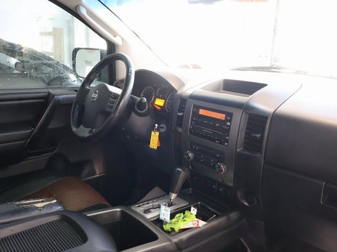 Used 2010 Nissan Titan SE w/ SE Value Truck Pkg image 31