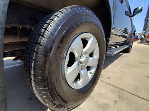 Used 2013 Nissan Frontier SV w/ SV Value Truck Pkg AWD/4WD image 10