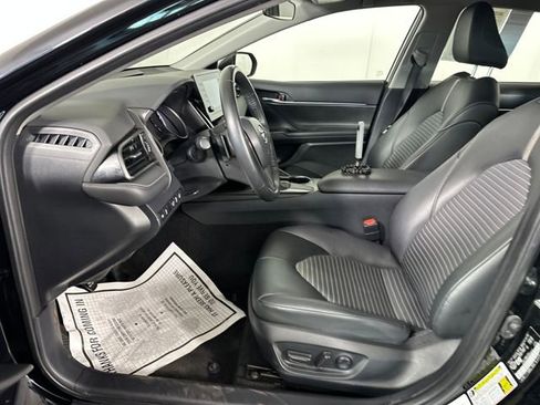 Used 2024 Toyota Camry SE image 11