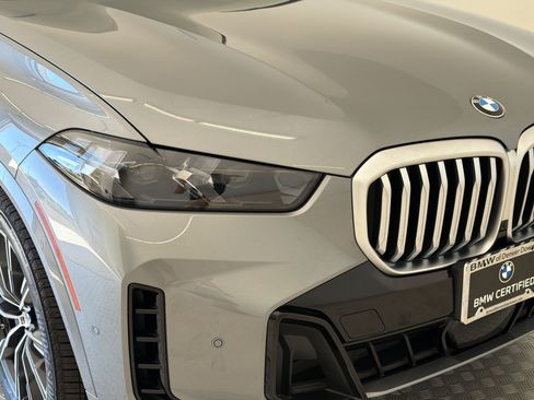 Used 2024 BMW X5 xDrive40i w/ M Sport Package AWD/4WD image 12
