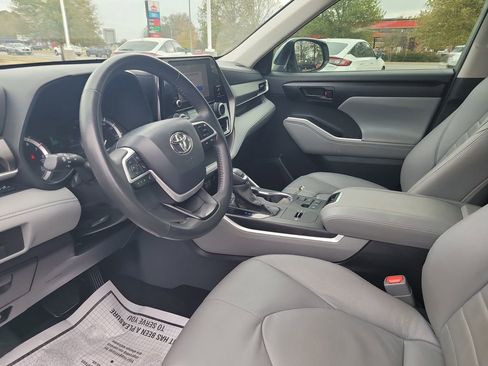 Used 2023 Toyota Highlander LE image 10