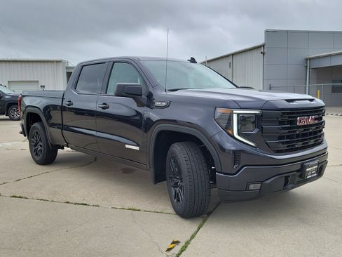 New 2025 GMC Sierra 1500 Elevation image 3