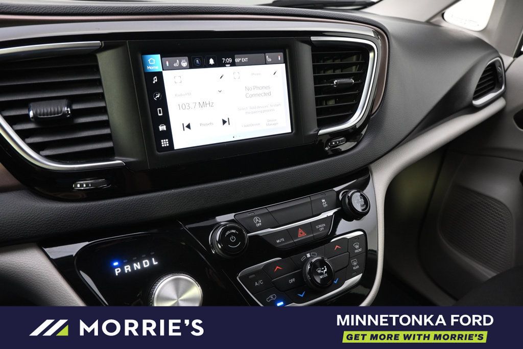 Used 2023 Chrysler Voyager LX FWD image 30