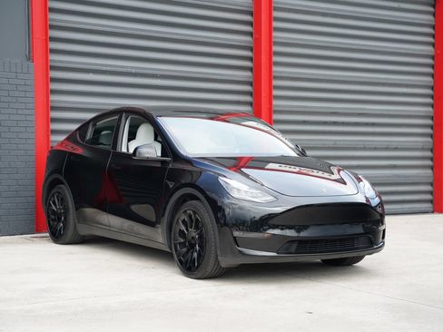 Used 2023 Tesla Model Y Long Range AWD/4WD image 6
