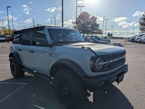 Used 2022 Ford Bronco Wildtrak image 3