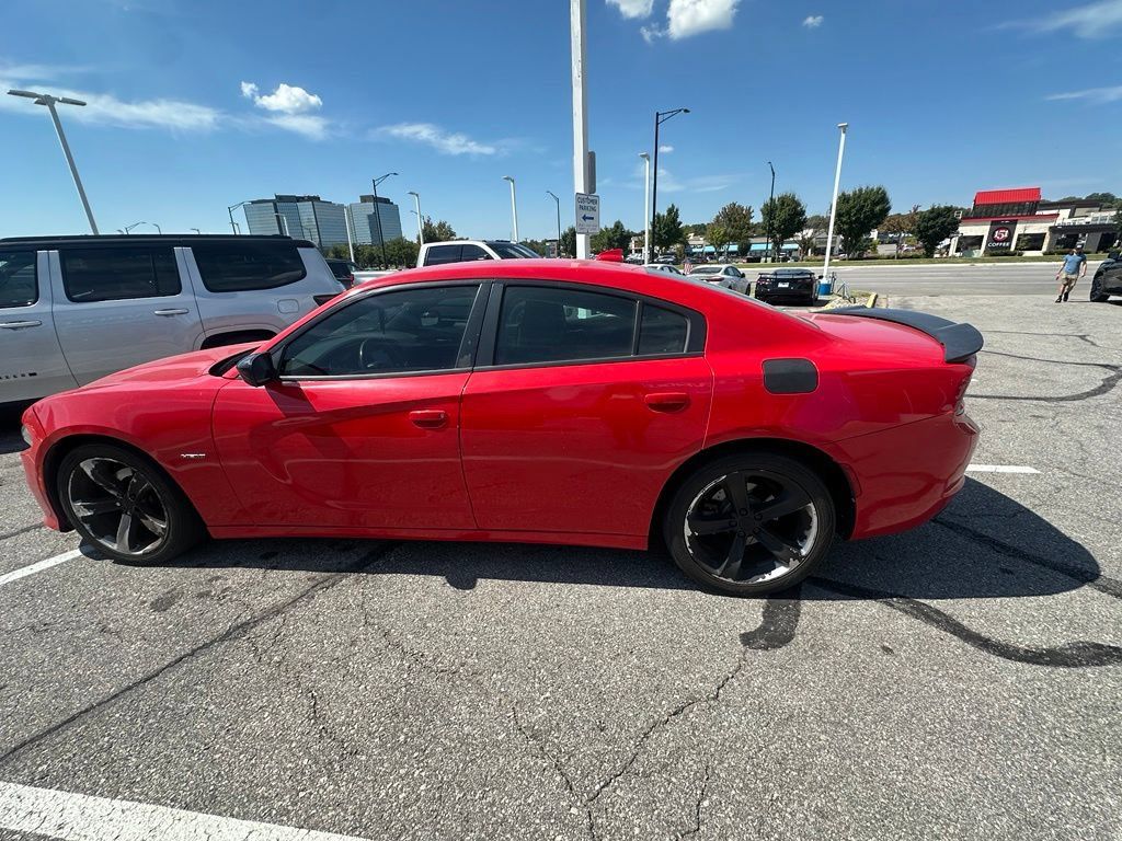 Used 2017 Dodge Charger R/T RWD image 2