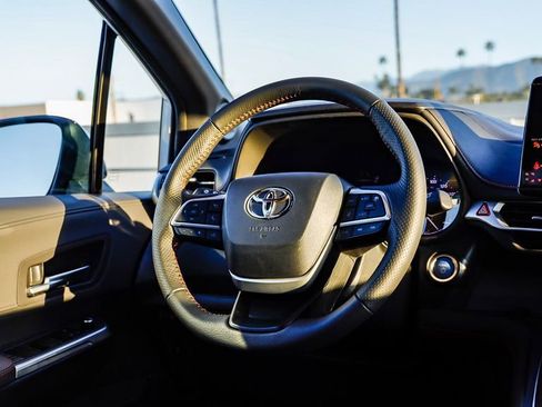 Used 2024 Toyota Sienna XSE w/ XSE Plus Package image 18