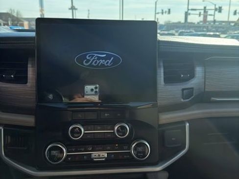 Used 2024 Ford Expedition Limited image 25