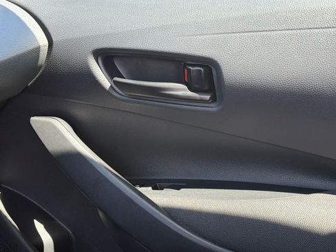 Used 2025 Toyota Corolla LE FWD image 21