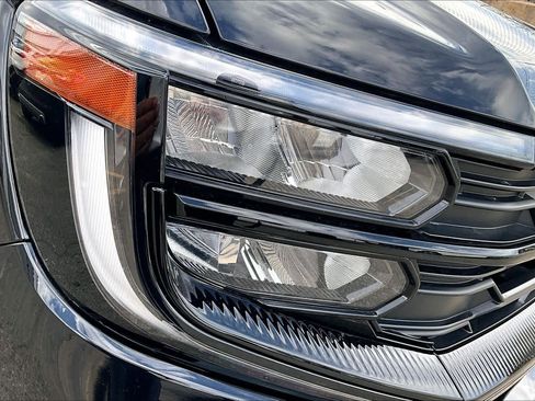 Used 2025 Ford Expedition Active image 31