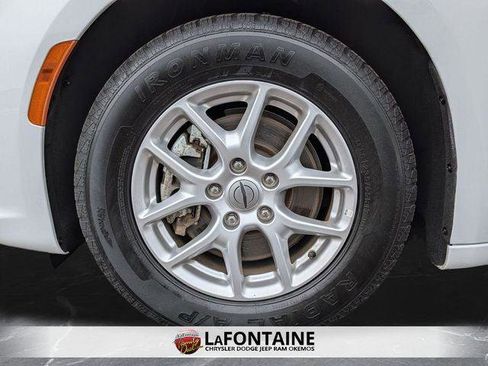 Certified 2023 Chrysler Pacifica Touring-L FWD image 32
