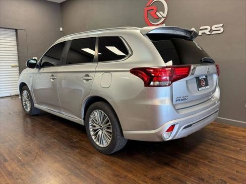 Used 2022 Mitsubishi Outlander LE image 3