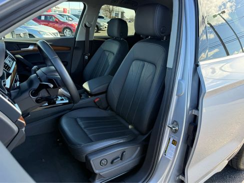 Used 2023 Audi Q5 2.0T Premium w/ Convenience Package image 12